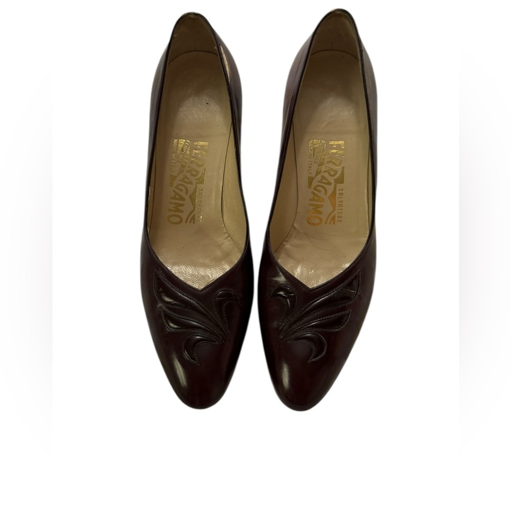 Vintage Salvatore Ferragamo Classic Slip-On Pumps In Oxblood Leather. Size 6 B